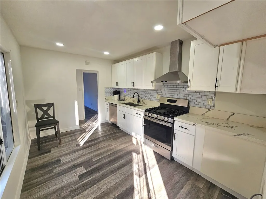 1555 E 107th, Los Angeles, California 90002 home-pic-4