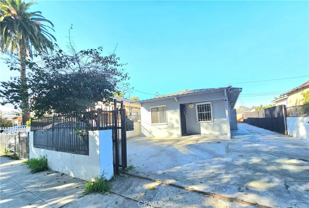1555 E 107th, Los Angeles, California 90002 home-pic-1