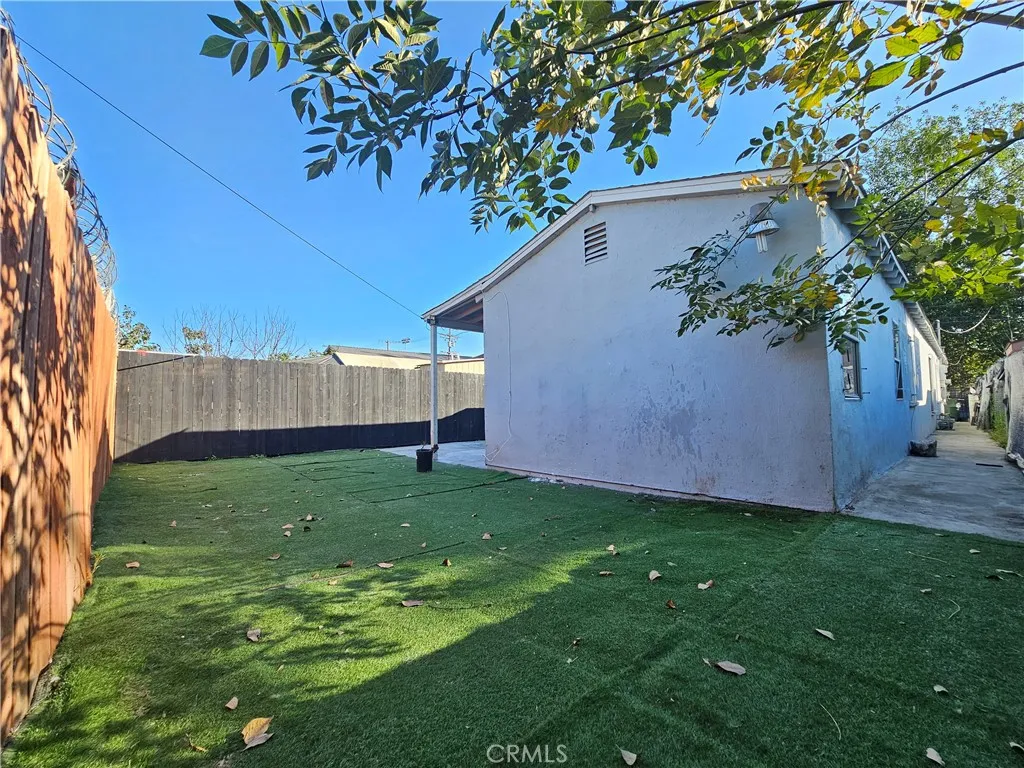 1555 E 107th, Los Angeles, California 90002 home-pic-18