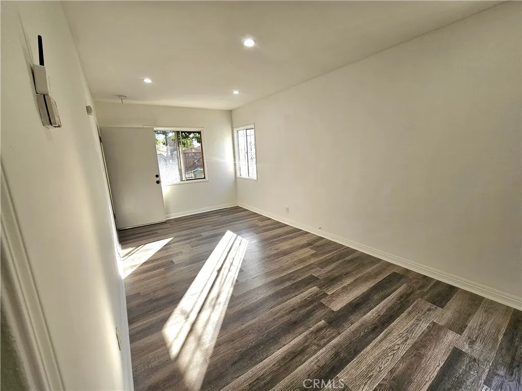 1555 E 107th, Los Angeles, California 90002 home-pic-6