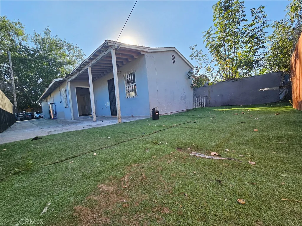 1555 E 107th, Los Angeles, California 90002 home-pic-17