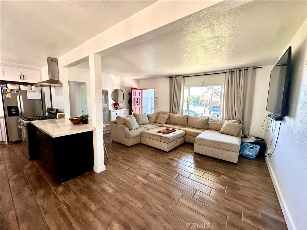 5889 Dogwood Street, San Bernardino, California 92404 home-pic-4