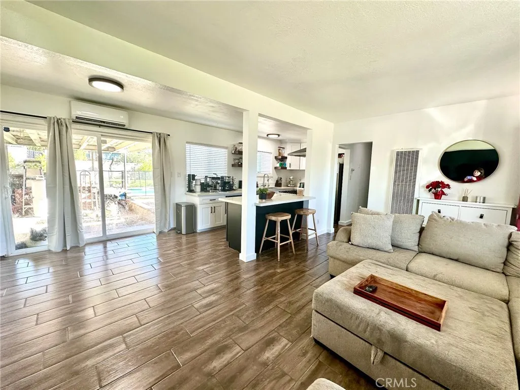 5889 Dogwood Street, San Bernardino, California 92404 home-pic-1