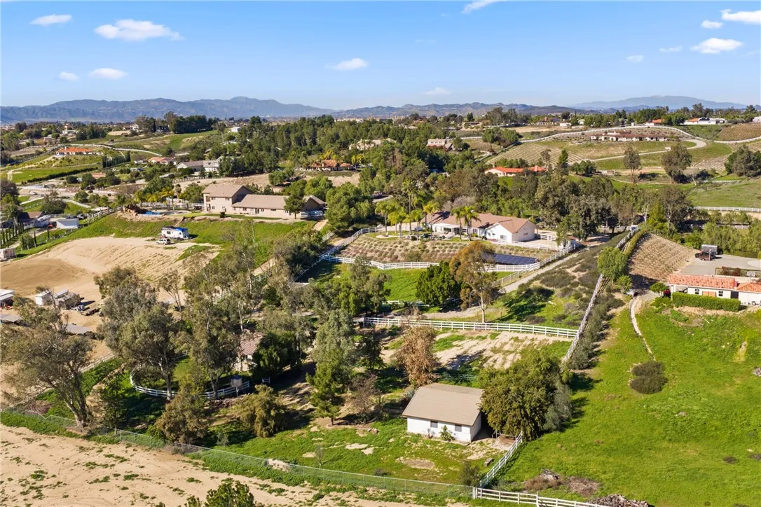 33905 Pauba, Temecula, California 92592 home-pic-10