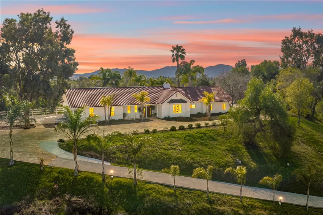 33905 Pauba, Temecula, California 92592 home-pic-1