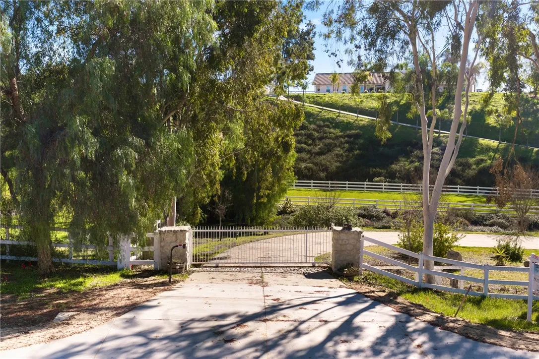 33905 Pauba, Temecula, California 92592 home-pic-6