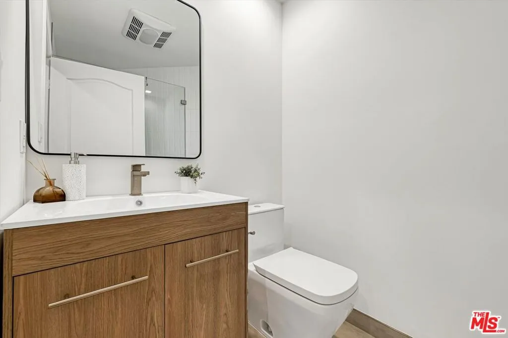 120 N Swall Drive 306, Los Angeles, California 90048 home-pic-24