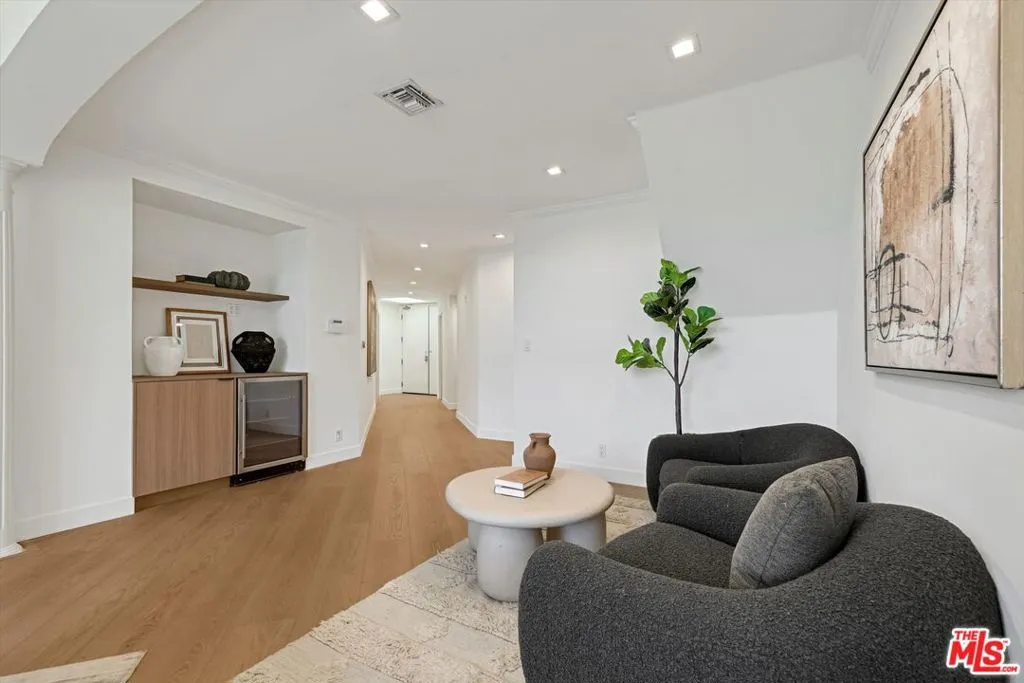 120 N Swall Drive 306, Los Angeles, California 90048 home-pic-9