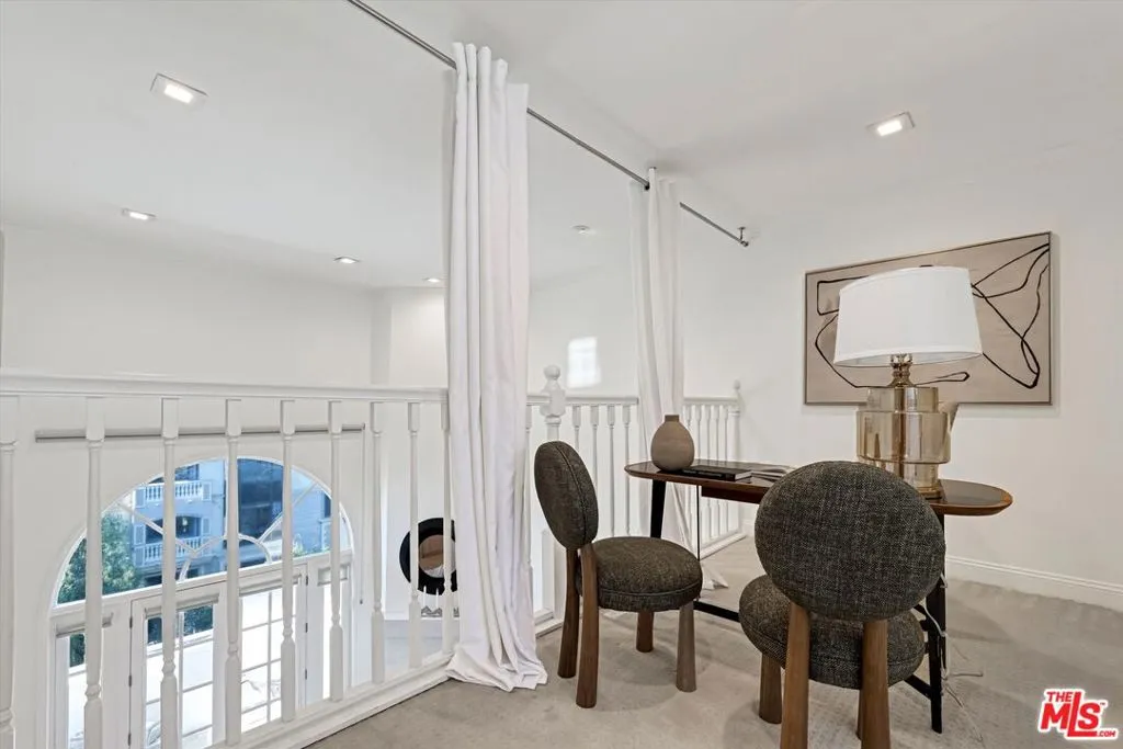 120 N Swall Drive 306, Los Angeles, California 90048 home-pic-21
