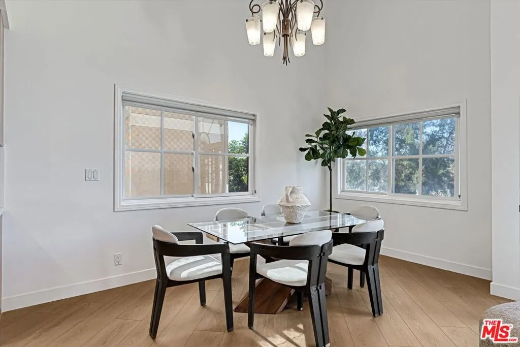 120 N Swall Drive 306, Los Angeles, California 90048 home-pic-6