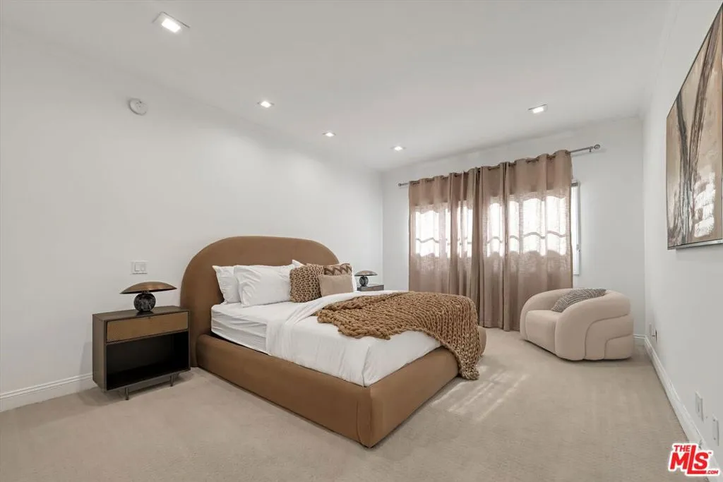 120 N Swall Drive 306, Los Angeles, California 90048 home-pic-12