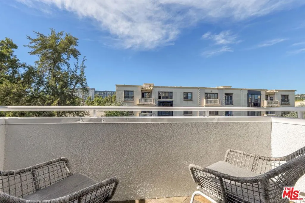 120 N Swall Drive 306, Los Angeles, California 90048 home-pic-8