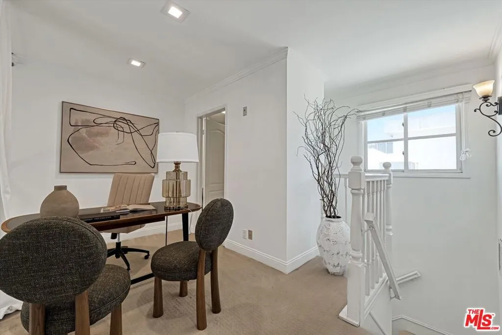 120 N Swall Drive 306, Los Angeles, California 90048 home-pic-22