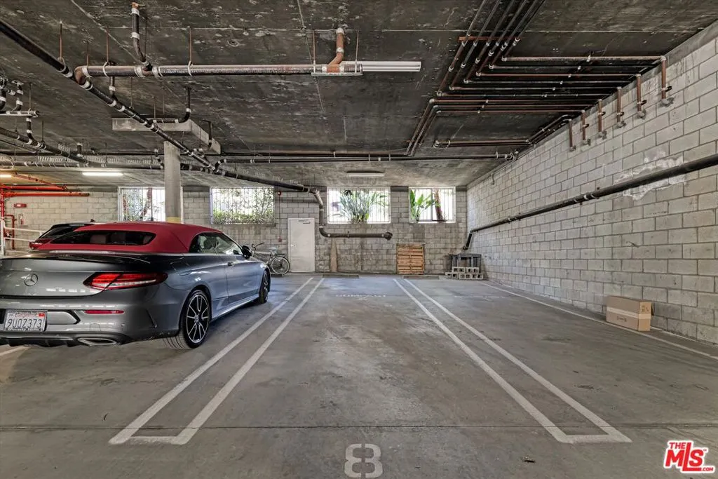120 N Swall Drive 306, Los Angeles, California 90048 home-pic-27
