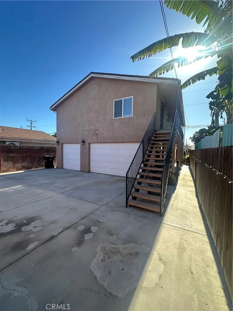 1230 E 68th, Los Angeles, California 90001 home-pic-1