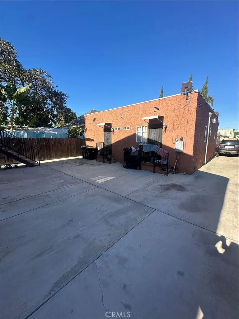 1230 E 68th, Los Angeles, California 90001 home-pic-3
