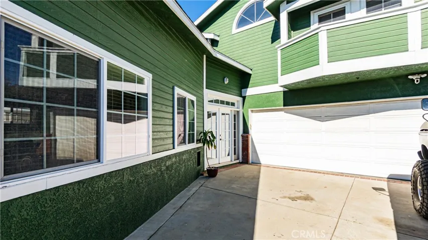 Side entrance with long drive for Boat storage or RV Parking