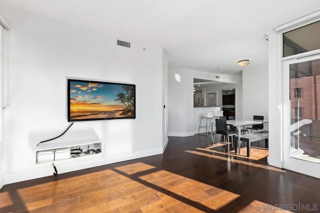 530 K St 303, San Diego, California 92101 home-pic-6
