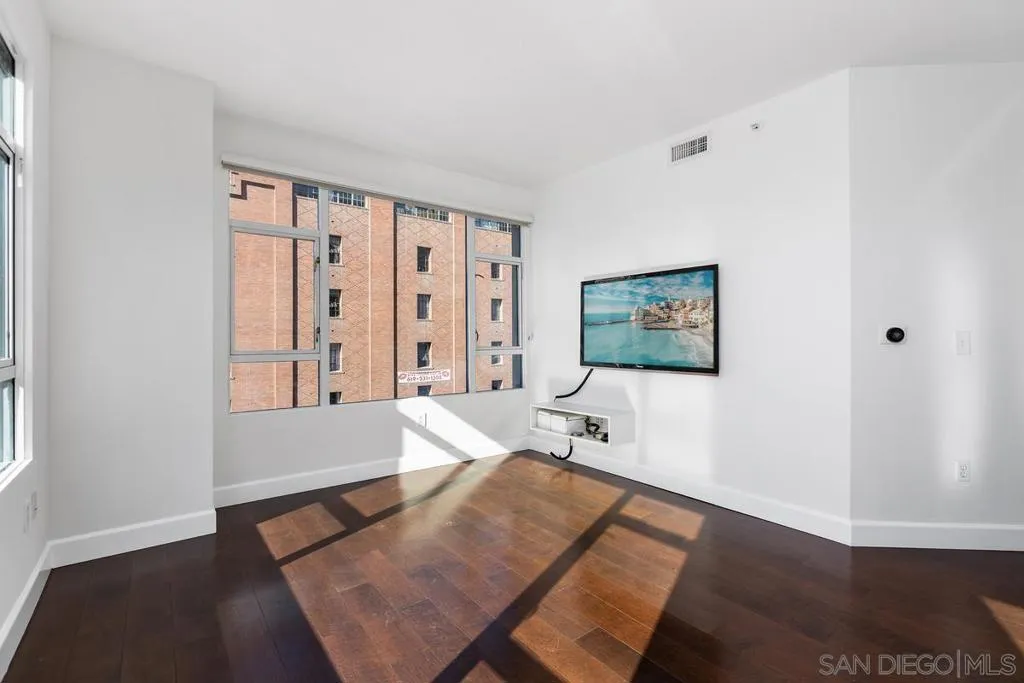 530 K St 303, San Diego, California 92101 home-pic-5