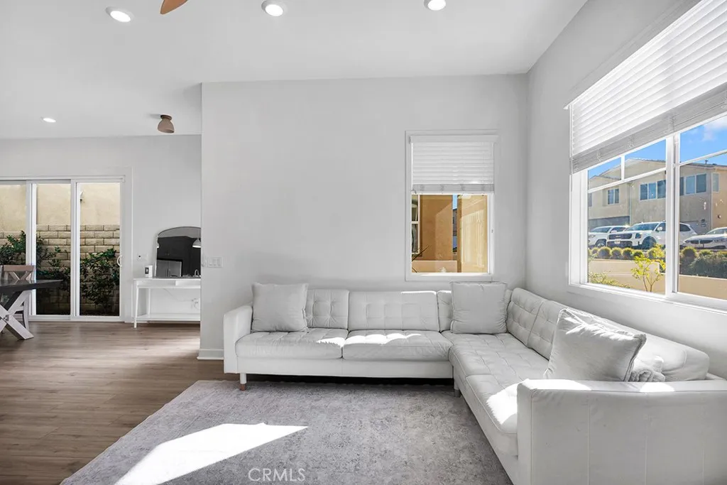 27238 Red Willow Court, Valencia, California 91381 home-pic-6