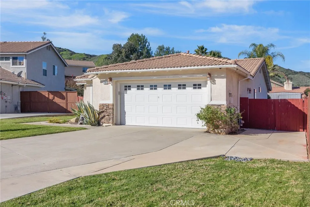 22905 Canyon View Drive, Corona, California 92883 home-pic-3