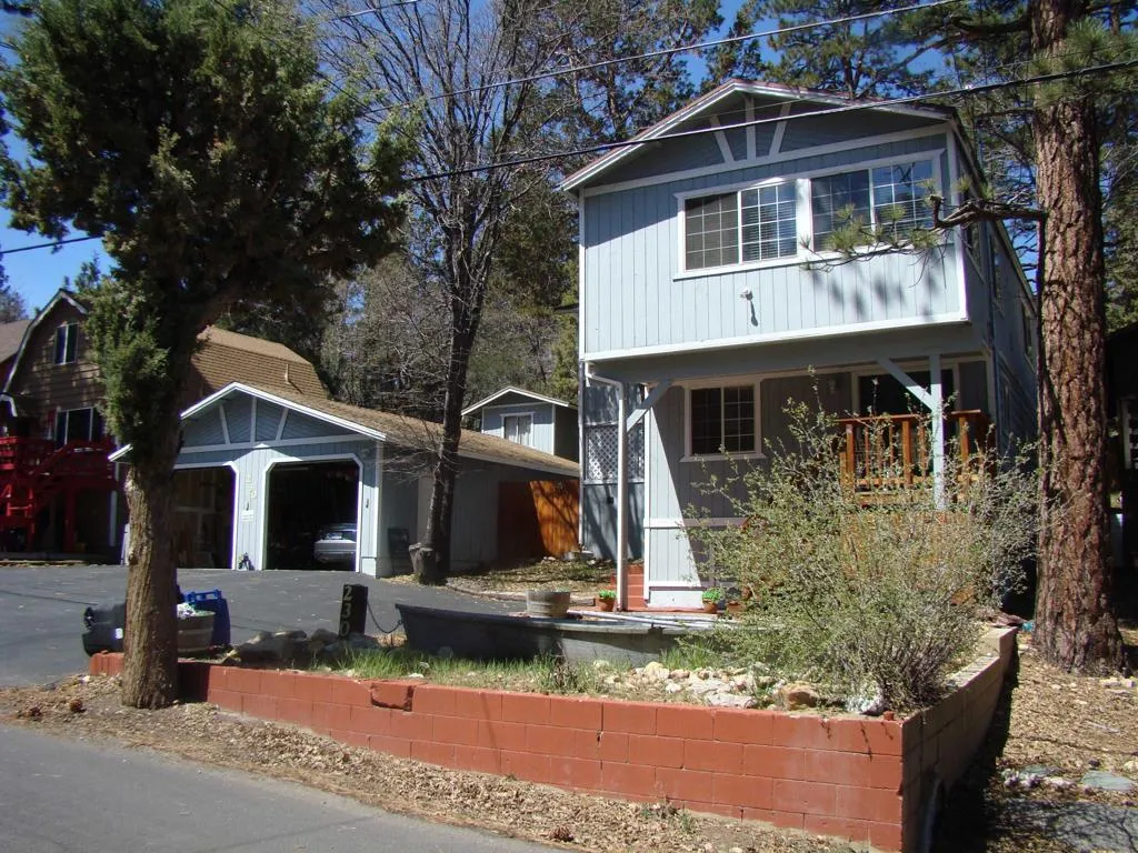 230 Vista Avenue, Sugarloaf, California 92386 home-pic-2