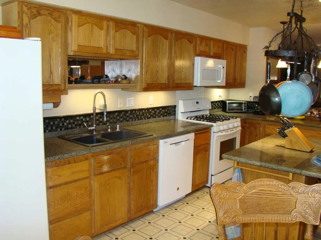230 Vista Avenue, Sugarloaf, California 92386 home-pic-12