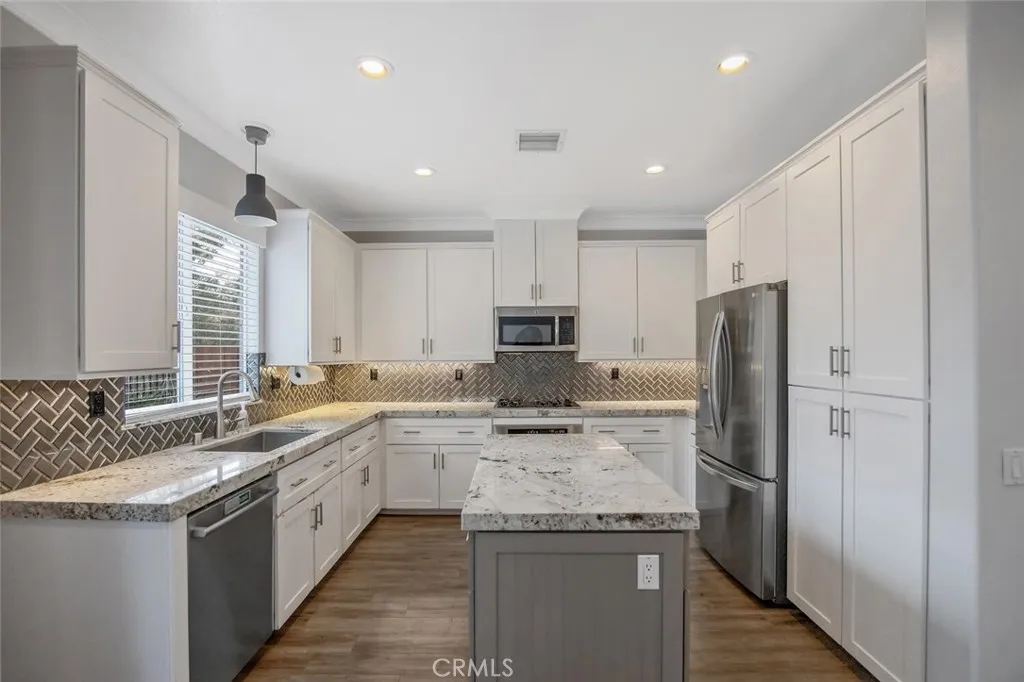 28534 Old Spanish, Saugus, California 91390 home-pic-6
