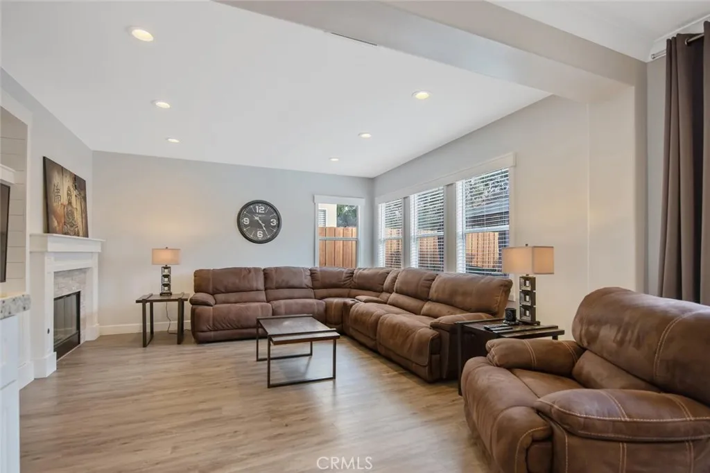 28534 Old Spanish, Saugus, California 91390 home-pic-11