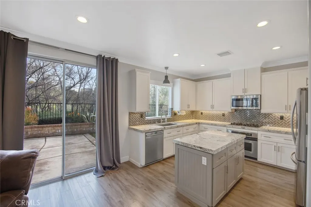 28534 Old Spanish, Saugus, California 91390 home-pic-8