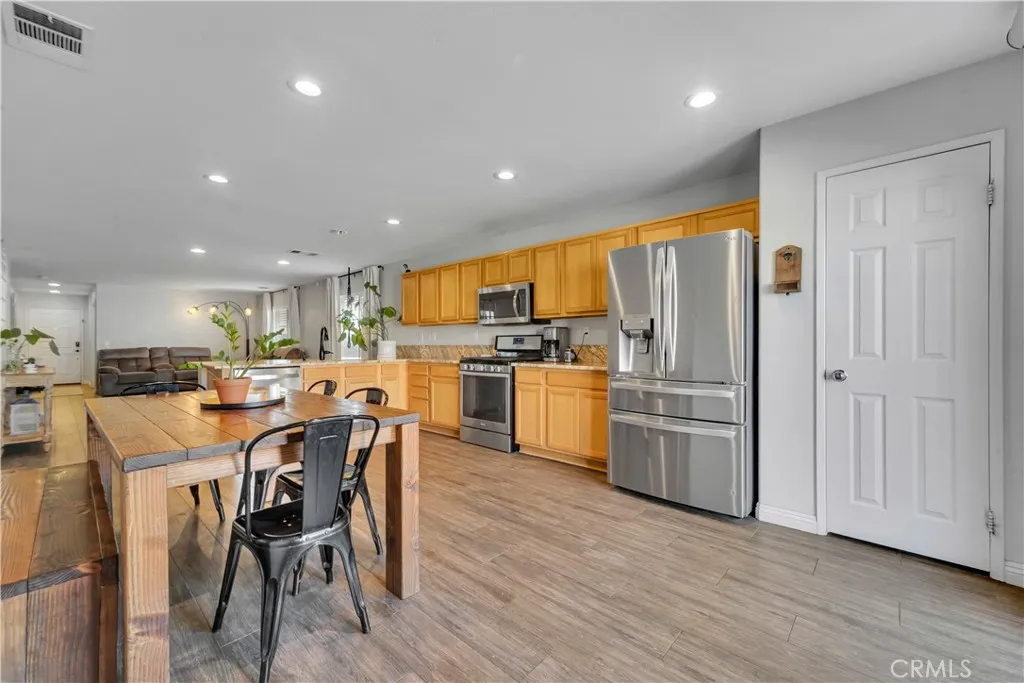 3033 De Flores, Lancaster, California 93535 home-pic-5