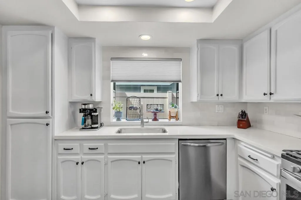 10572 Rancho Carmel Dr, San Diego, California 92128 home-pic-13
