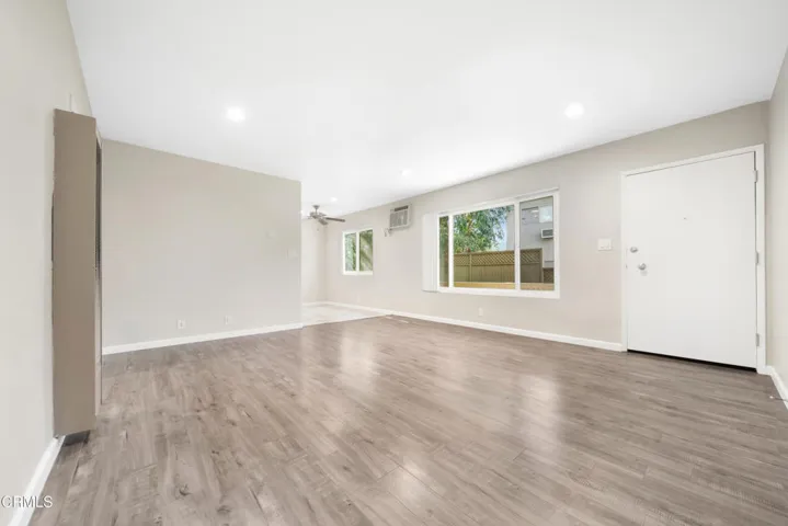 580 N Los Robles Living 1