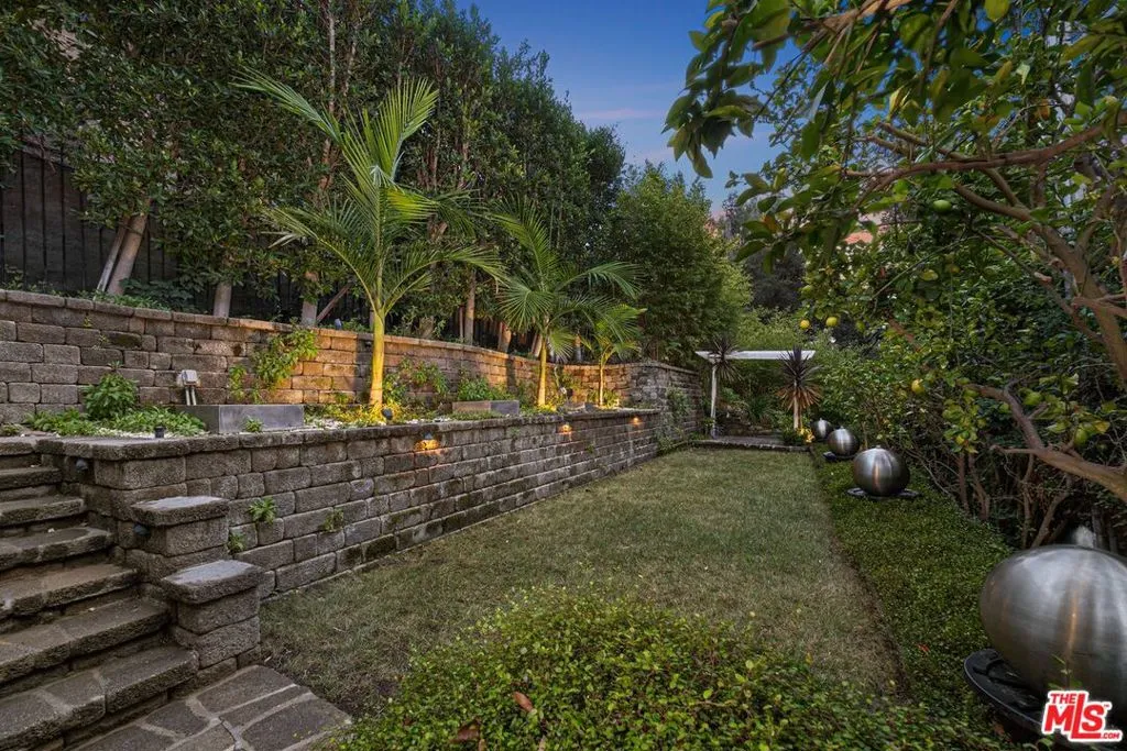 2250 Nichols Canyon Road, Los Angeles, California 90046 home-pic-10