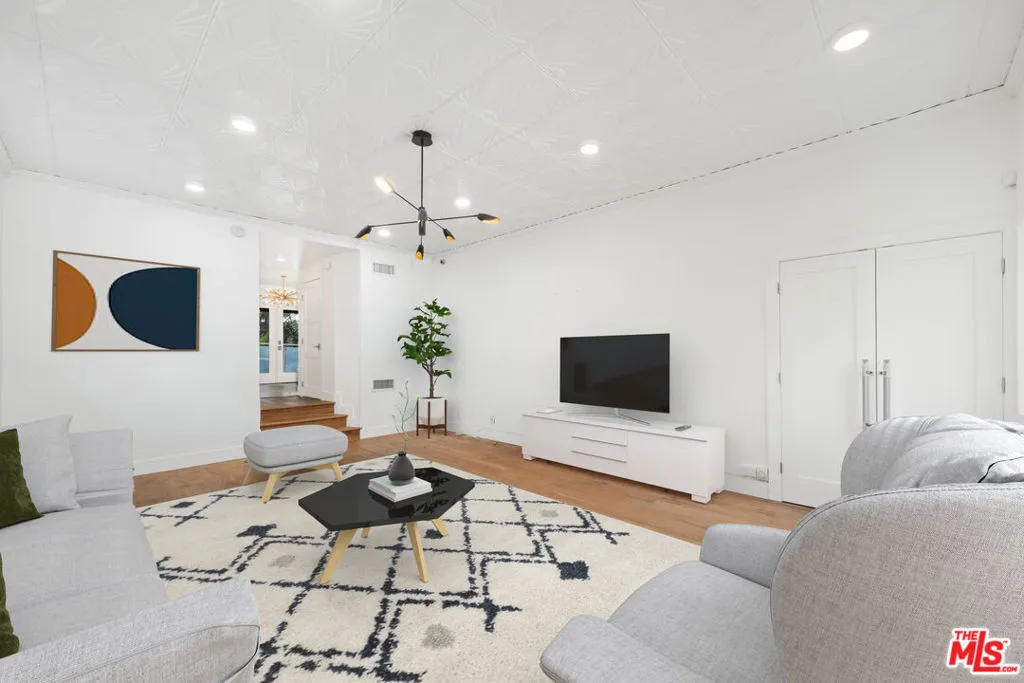 2250 Nichols Canyon Road, Los Angeles, California 90046 home-pic-2