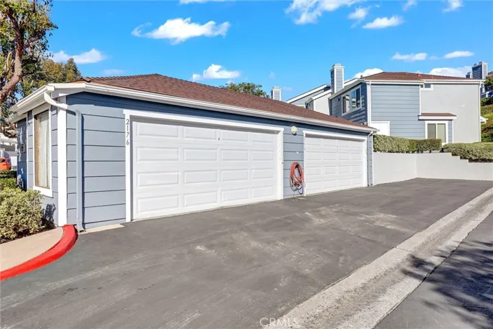 Detached garage