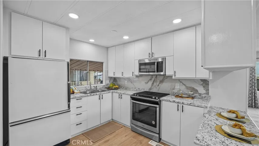 plenty of cabinet space