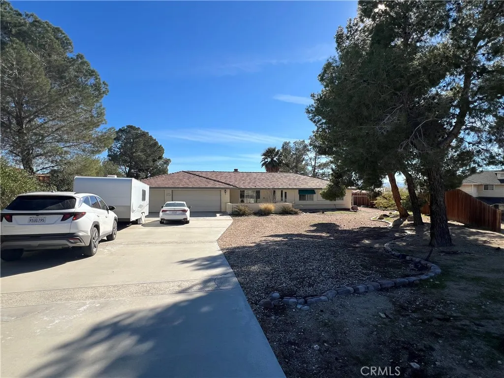 16481 Iwa, Apple Valley, California 92307 home-pic-1