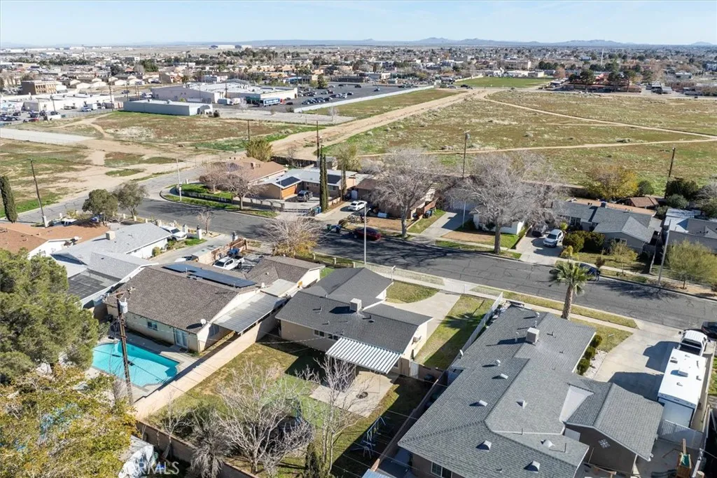 38249 Gunton, Palmdale, California 93550 home-pic-32
