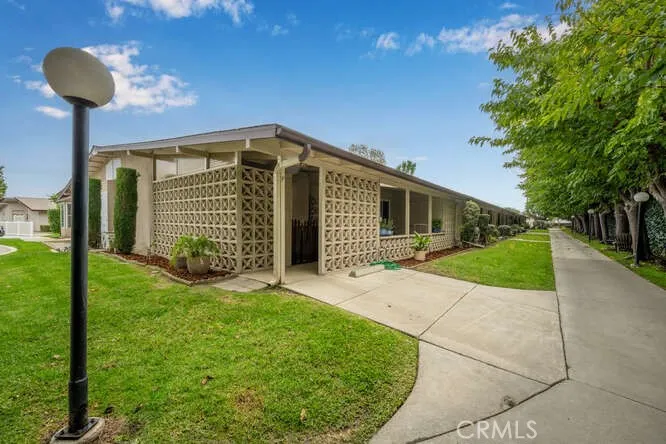 Welcome to your beach home! Great drive-up access