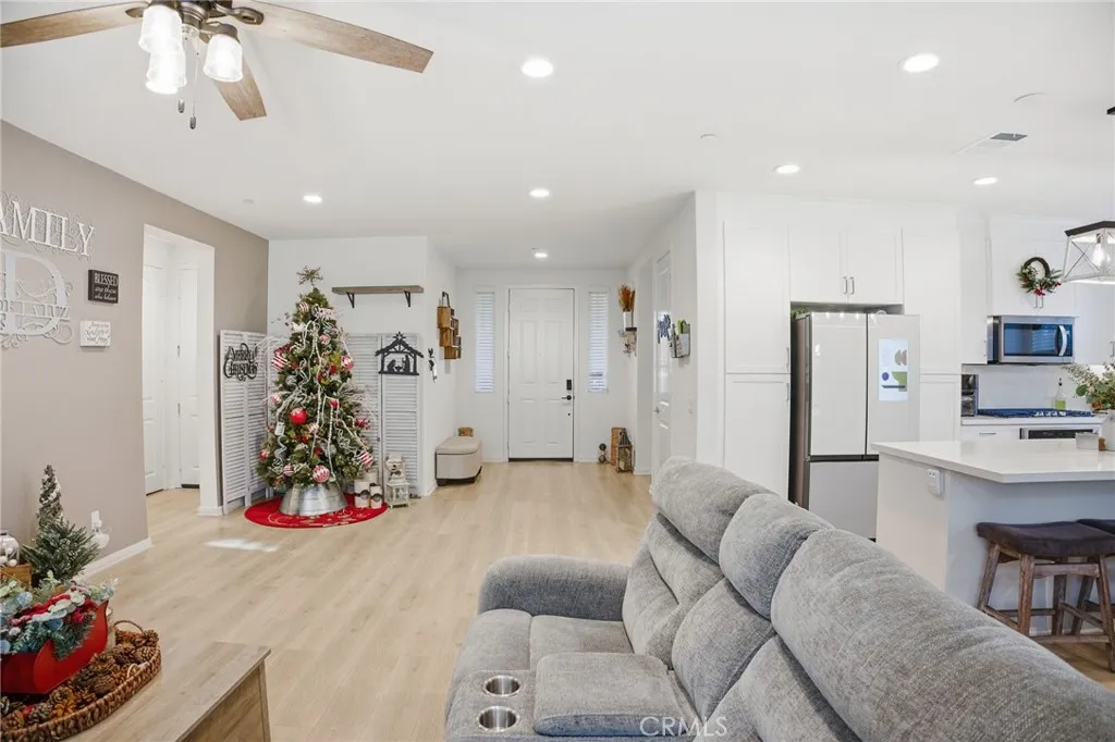42041 Mohave Rose Drive, Lancaster, California 93536 home-pic-7