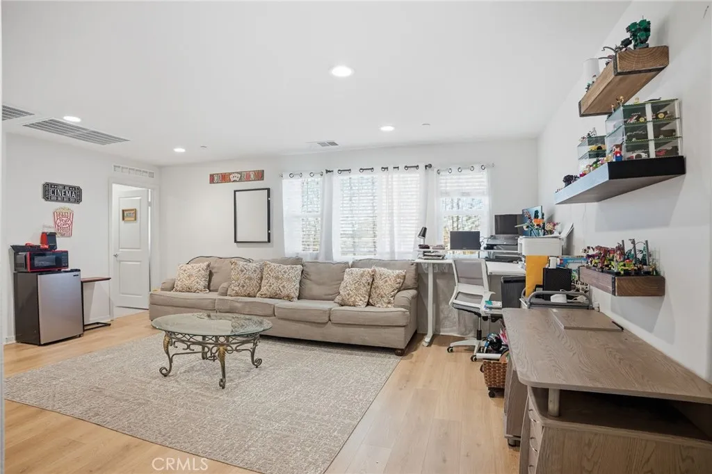 42041 Mohave Rose Drive, Lancaster, California 93536 home-pic-35