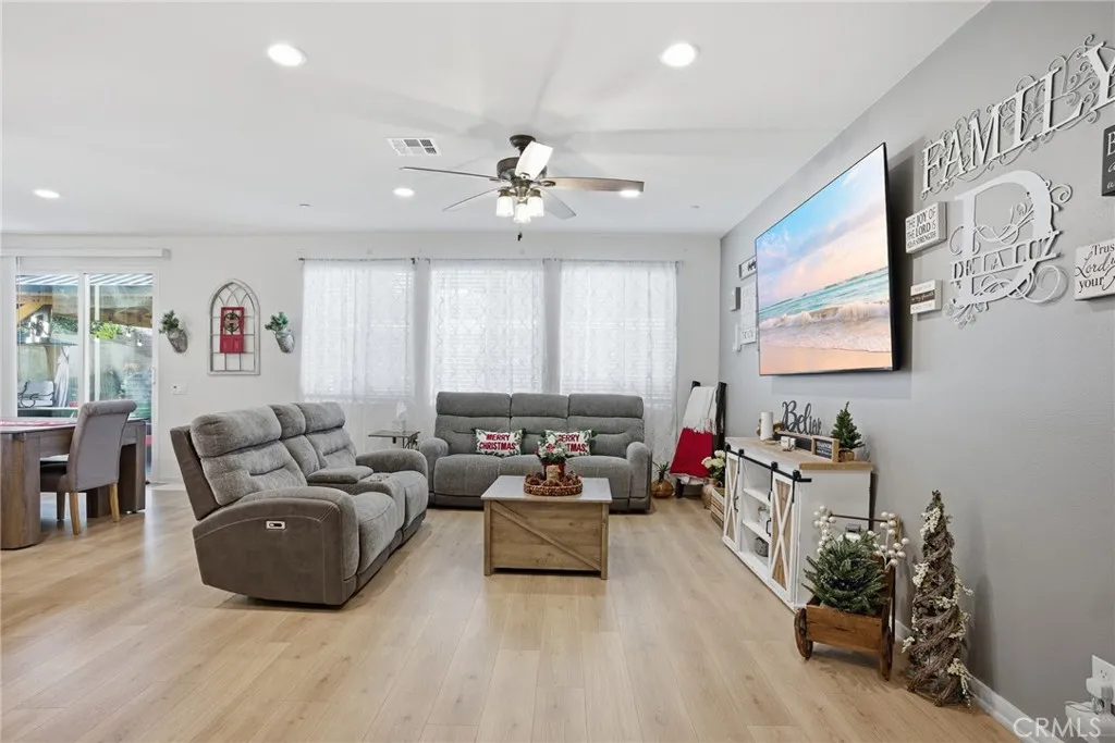 42041 Mohave Rose Drive, Lancaster, California 93536 home-pic-8