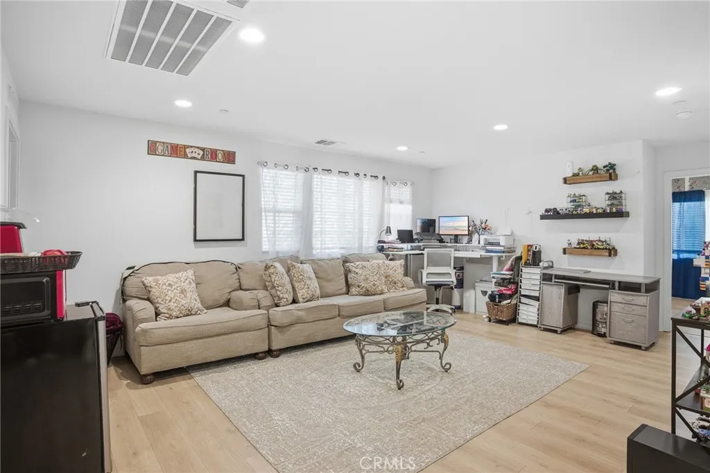 42041 Mohave Rose Drive, Lancaster, California 93536 home-pic-32
