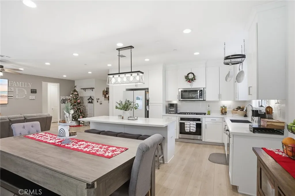 42041 Mohave Rose Drive, Lancaster, California 93536 home-pic-10