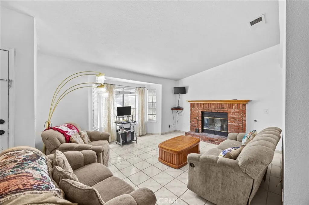 11514 1st, Hesperia, California 92345 home-pic-3