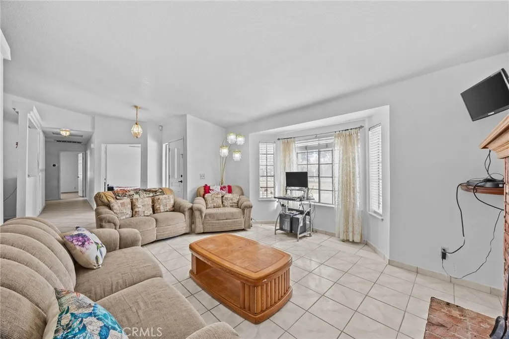 11514 1st, Hesperia, California 92345 home-pic-4
