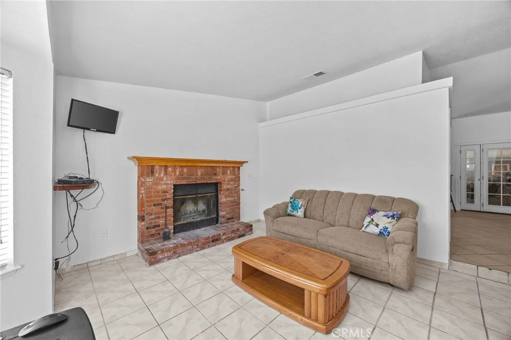 11514 1st, Hesperia, California 92345 home-pic-6