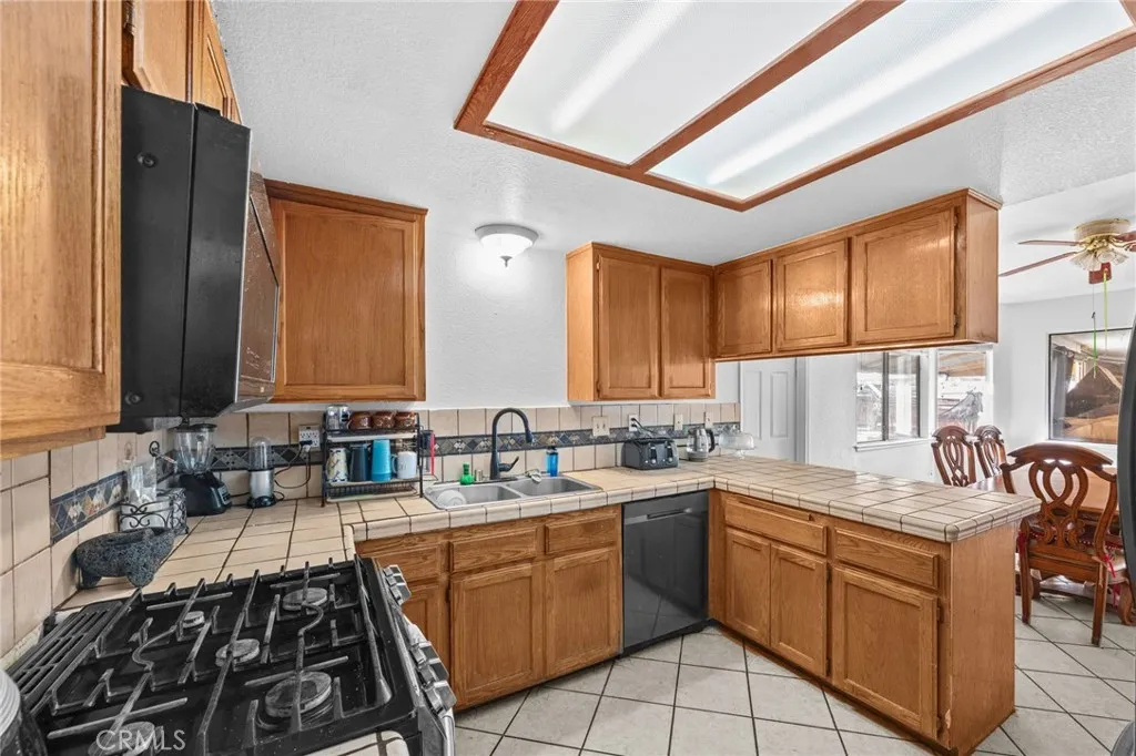 11514 1st, Hesperia, California 92345 home-pic-9