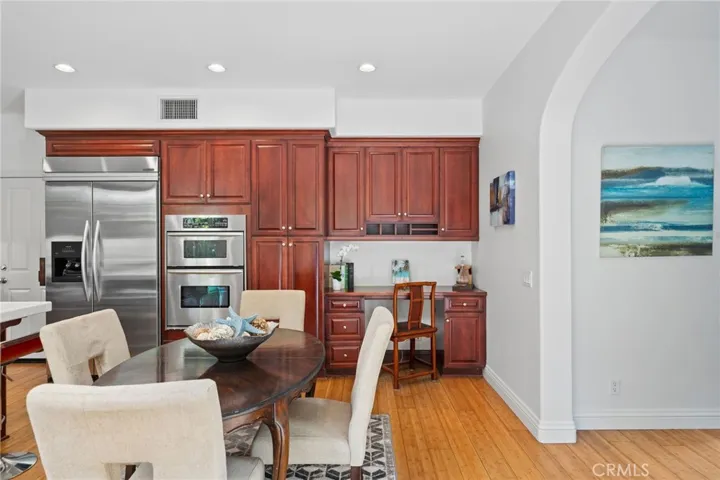 Stainless appliances.